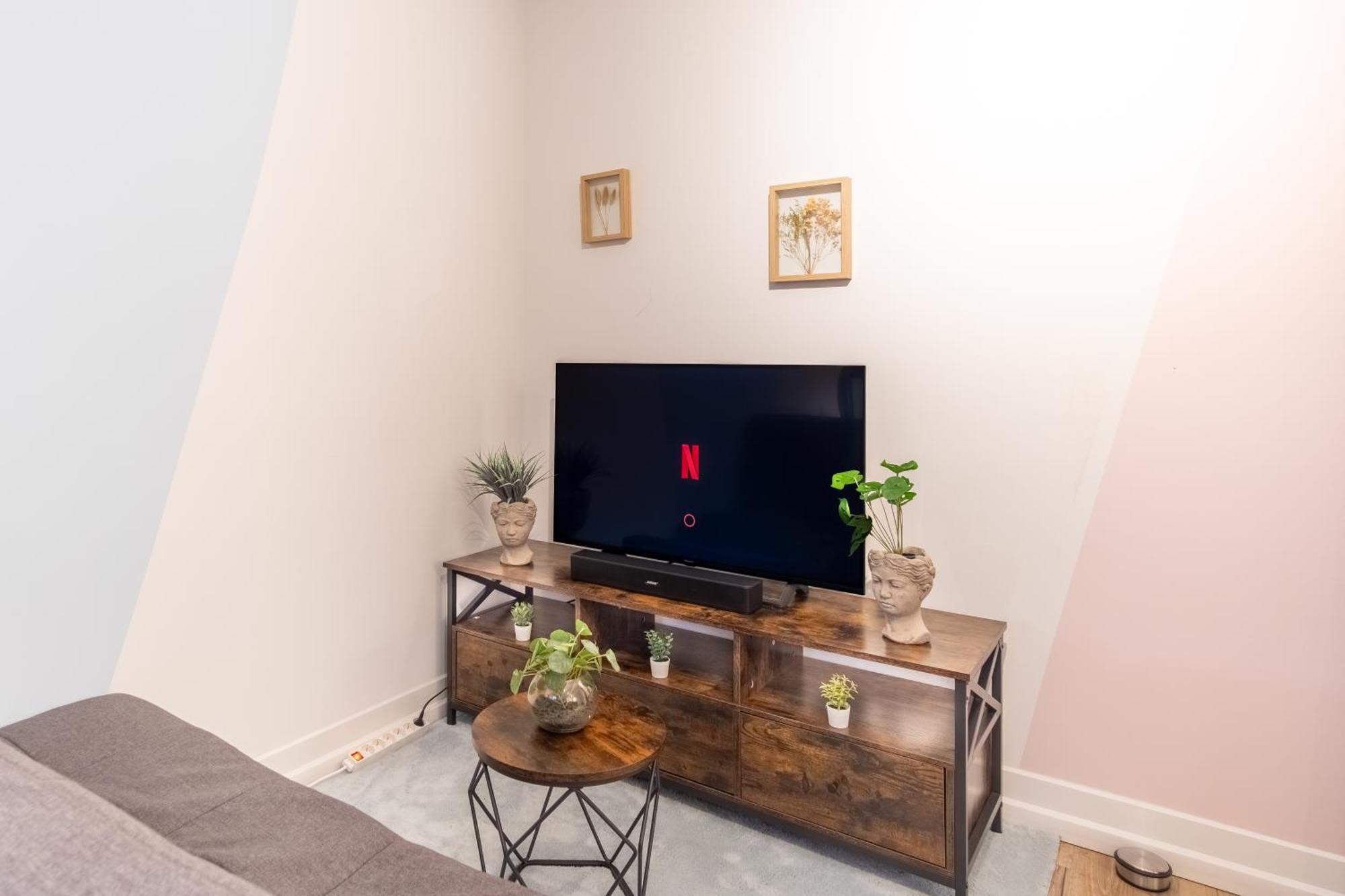 Pool Table Heaven, Workstation, 4K Tv, Netflix Apartment Leipzig Ngoại thất bức ảnh